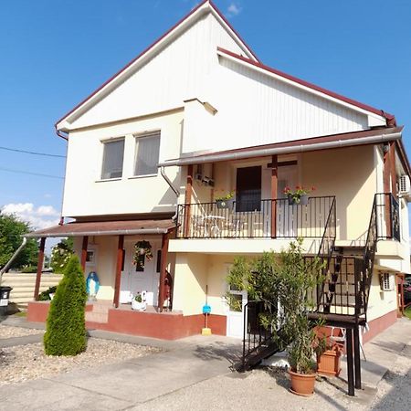 Ferienwohnung Napsugar Vendeghaz Tiszaújváros Exterior foto