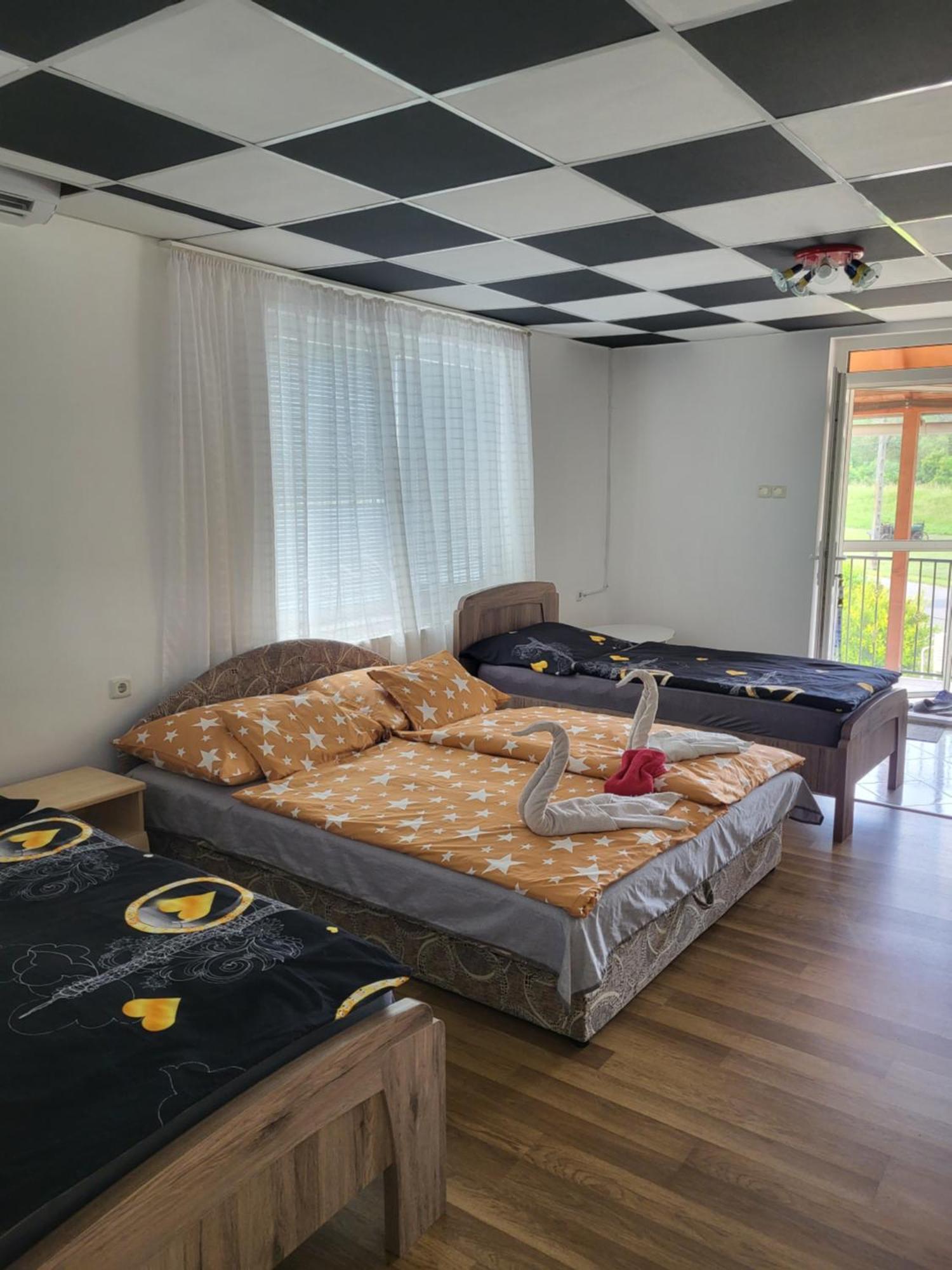 Ferienwohnung Napsugar Vendeghaz Tiszaújváros Exterior foto